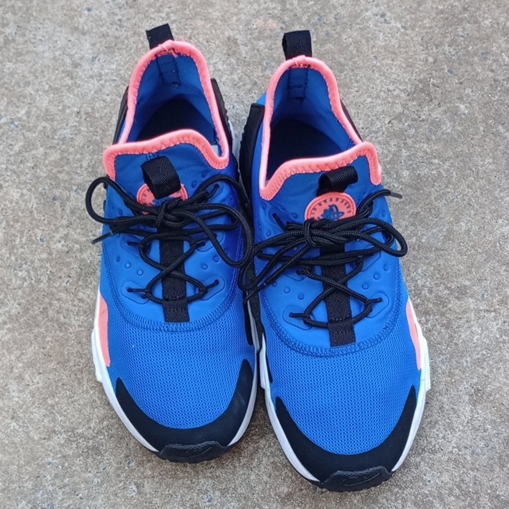 Nike Blue and Pink Athletic Shoes‎